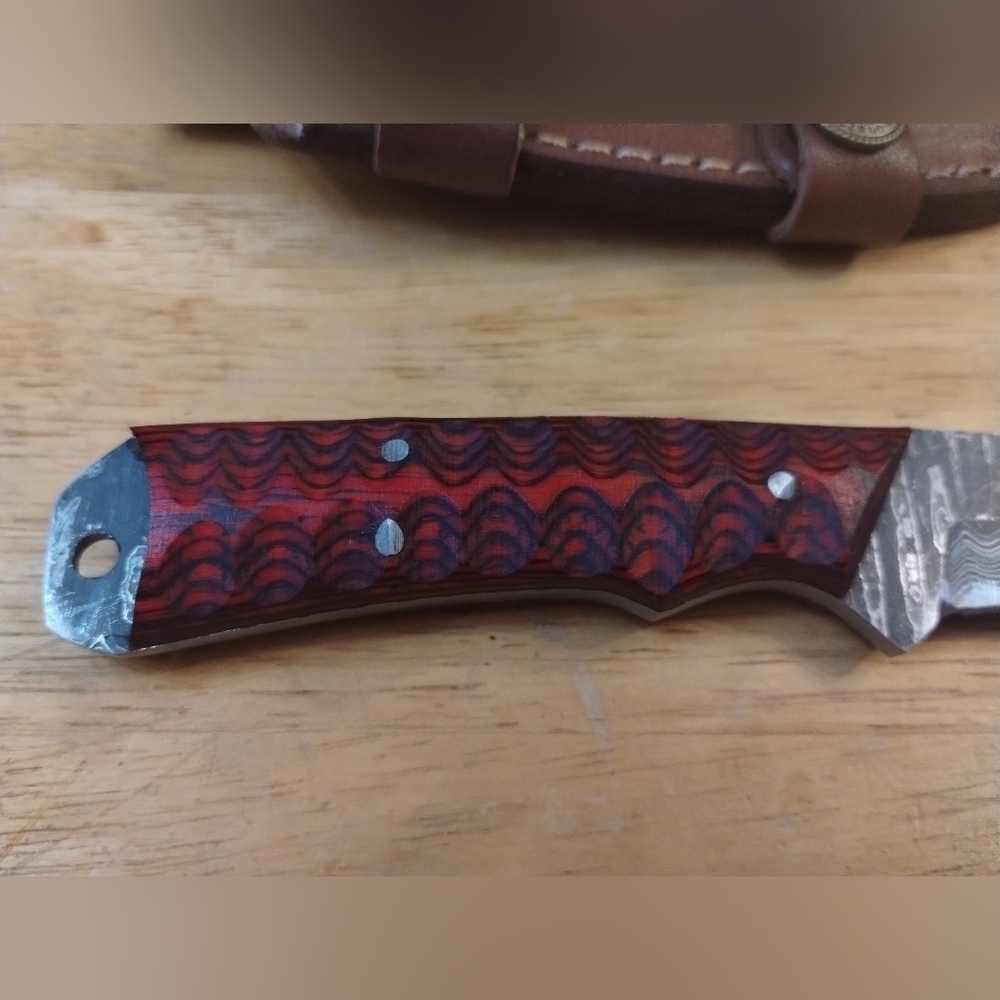 New Damascus steel blade men's hunting knife with sheath red handle - Picture 4 of 9